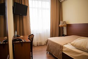 Oktyabrskaya Hotel