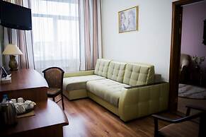 Oktyabrskaya Hotel