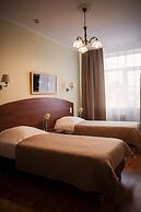 Oktyabrskaya Hotel