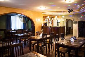 Oktyabrskaya Hotel