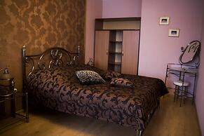 Oktyabrskaya Hotel