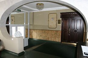 Oktyabrskaya Hotel