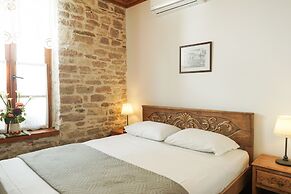 4 Rooms Hotel