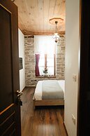 4 Rooms Hotel