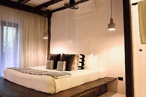 Amor Rooms
