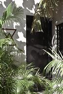 Amor Rooms