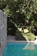 Amor Rooms