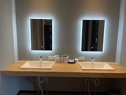 Shoji Lake Hotel