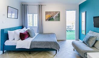 Beta Studios ApartHotel