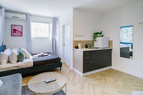 Beta Studios ApartHotel