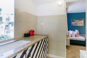 Beta Studios ApartHotel