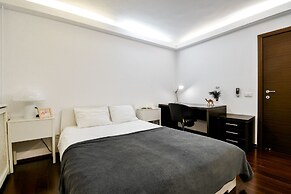Unirii Center Apartments by Olala Homes