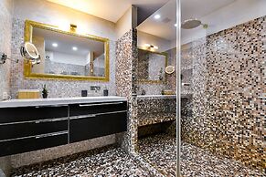 Unirii Center Apartments by Olala Homes