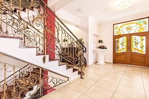 Lesna Perla - Restaurant and Hotel