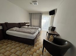 F Hotel 24h Check-In