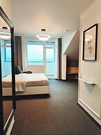 F Hotel 24h Check-In
