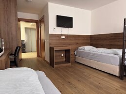 F Hotel 24h Check-In