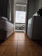 F Hotel 24h Check-In