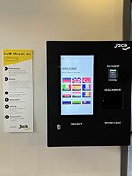 F Hotel 24h Check-In