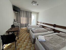 F Hotel 24h Check-In