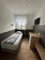 F Hotel 24h Check-In