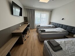 F Hotel 24h Check-In