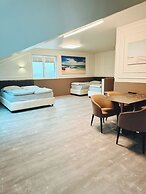 F Hotel 24h Check-In