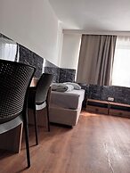 F Hotel 24h Check-In
