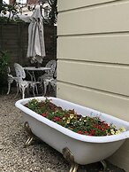 2 Bed House - Sleeps 6 - Garden, Pets, Parking