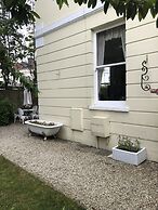 2 Bed House - Sleeps 6 - Garden, Pets, Parking