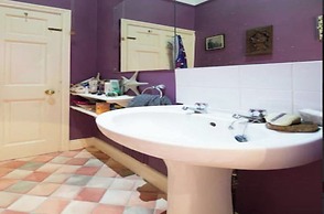 2 Bed House - Sleeps 6 - Garden, Pets, Parking