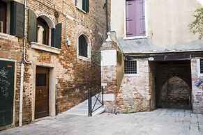 Rialto Corte dei Sansoni