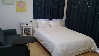 Meihua Lake Corner B&B