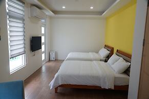 Meihua Lake Corner B&B
