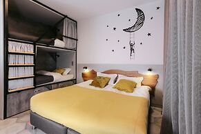 VDali Poshtel - Hostel