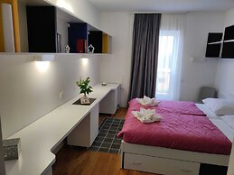 Rooms Dr. Franjo Tuđman - Hostel