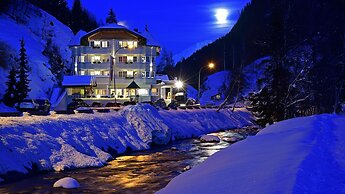Hotel Höllroah
