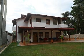 Mamas Palace Hiriketiya