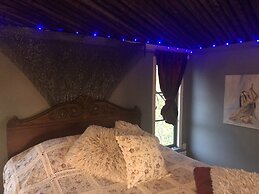 Treehouse Magpies Nest With Bubble Pool