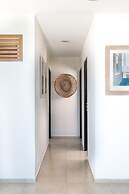 ARENA Stunning 2 BDR Beachfront- Designer Vibes