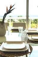 ARENA Stunning 2 BDR Beachfront- Designer Vibes