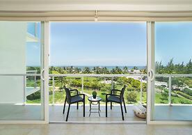 ARENA Stunning 2 BDR Beachfront- Designer Vibes
