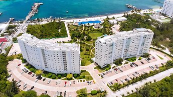 MAREA Beachfront 2 BDR - Stunning Oceanview