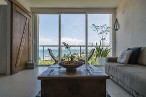 OCEAN beachfront 4 BDR -Amazing Oceanview