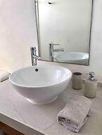 OCEAN beachfront 4 BDR -Amazing Oceanview