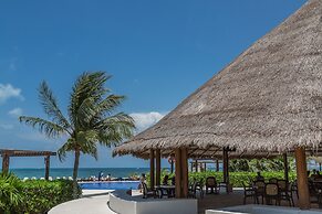 TROPICAL Beachfront 1 BDR