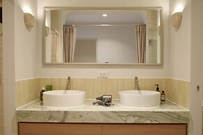 Theme Boutique Hotel