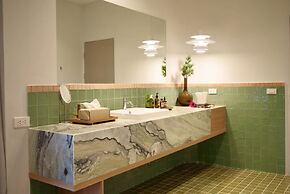 Theme Boutique Hotel