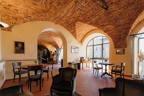 Casa Regina Montis Regalis