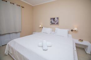 Niriides Hotel & Apartments